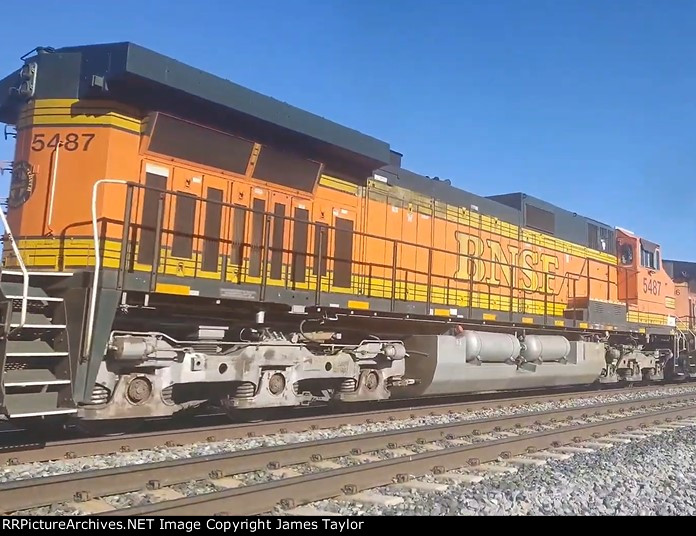 BNSF 5487